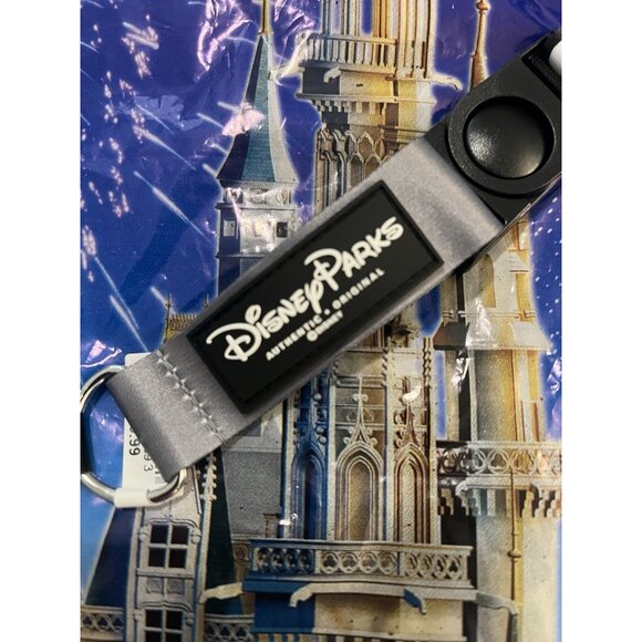 Disney Parks Reversible Pin Lanyard Pirates of Caribbean Pirate Life New - Picture 3 of 3